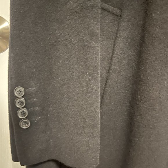 Selling a man's coat - Picture 4 of 6